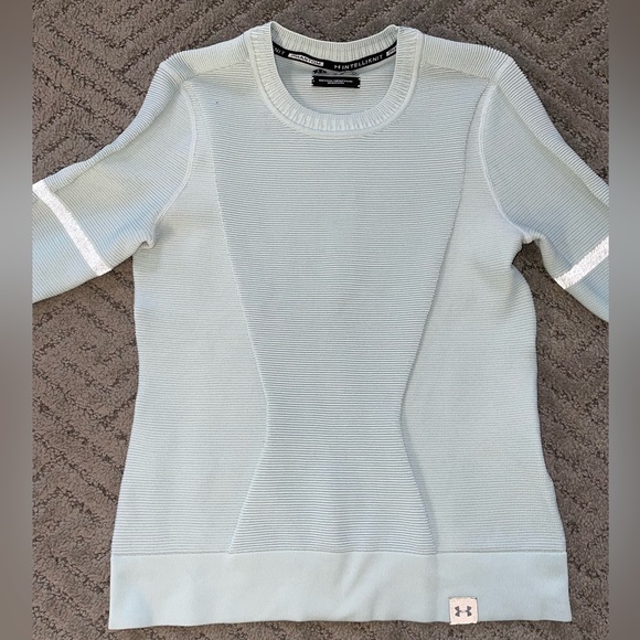 Under Armour “Intelliknit” workout long sleeve - Picture 2 of 5